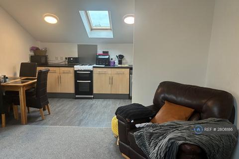 2 bedroom flat to rent, New Road, Porthcawl, CF36