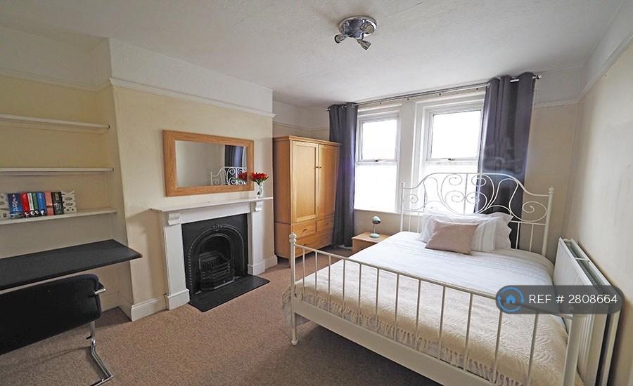 Bedroom 1 - Double