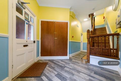 3 bedroom flat to rent, Rydal Road, London, SW16