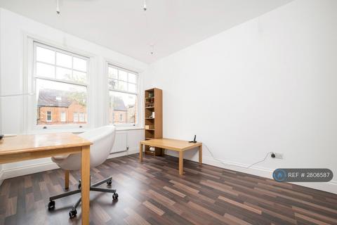 3 bedroom flat to rent, Rydal Road, London, SW16
