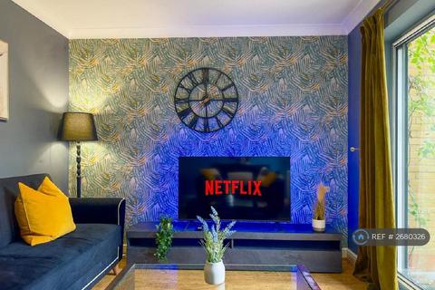 2 bedroom end of terrace house to rent, Clayton Drive, London, SE8