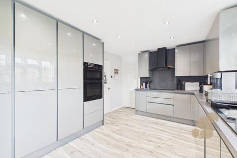 4 bedroom detached house for sale, Goldcrest Close, Colchester