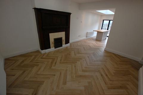 5 bedroom end of terrace house for sale, Hough Hill Road, Greater Manchester SK15