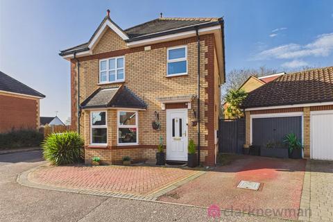 3 bedroom detached house for sale, Aynsley Gardens, Harlow CM17