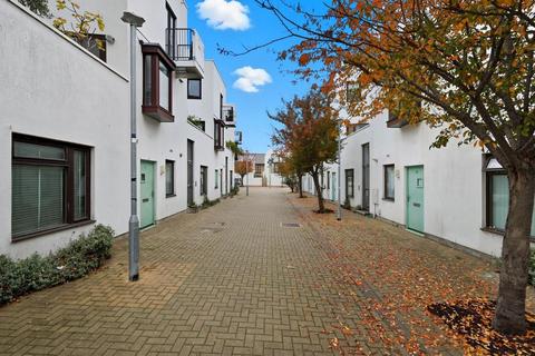 2 bedroom flat for sale, Eden Way, Bow