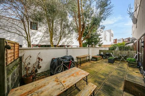 2 bedroom flat for sale, Eden Way, Bow
