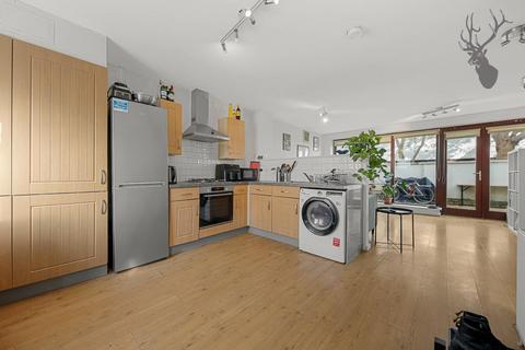 2 bedroom flat for sale, Eden Way, Bow