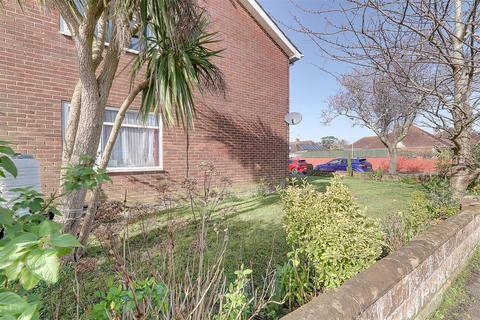 2 bedroom flat for sale, Cedar Avenue, Worthing BN13