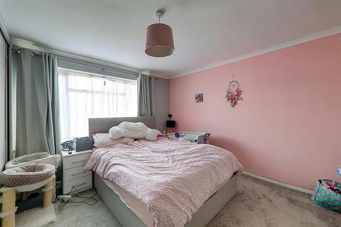 2 bedroom flat for sale, Cedar Avenue, Worthing BN13