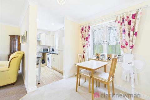 2 bedroom apartment for sale, Bromley Close, Harlow CM20