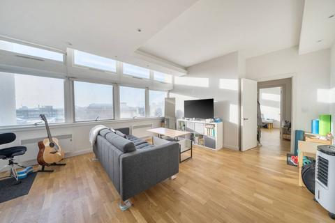 2 bedroom flat for sale, Metro Central Heights, Elephant and Castle, London, SE1