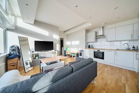 2 bedroom flat for sale, Metro Central Heights, Elephant and Castle, London, SE1