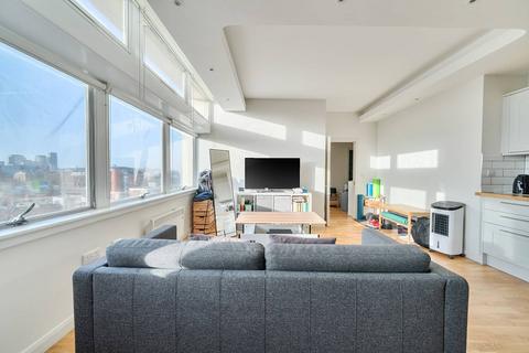 2 bedroom flat for sale, Metro Central Heights, Elephant and Castle, London, SE1