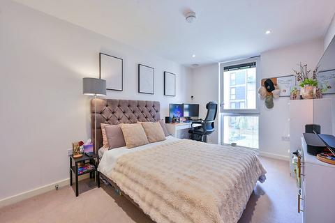4 bedroom maisonette for sale, Baltic Avenue, Brentford, TW8