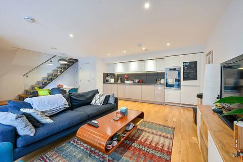 4 bedroom maisonette for sale, Baltic Avenue, Brentford, TW8