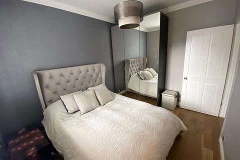 4 bedroom semi-detached house to rent, Priory Gardens, London, SW13