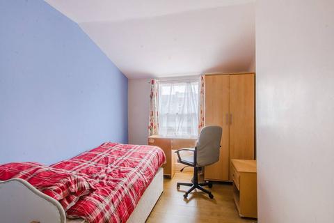 4 bedroom house to rent, Caistor Park Road, Stratford, London, E15