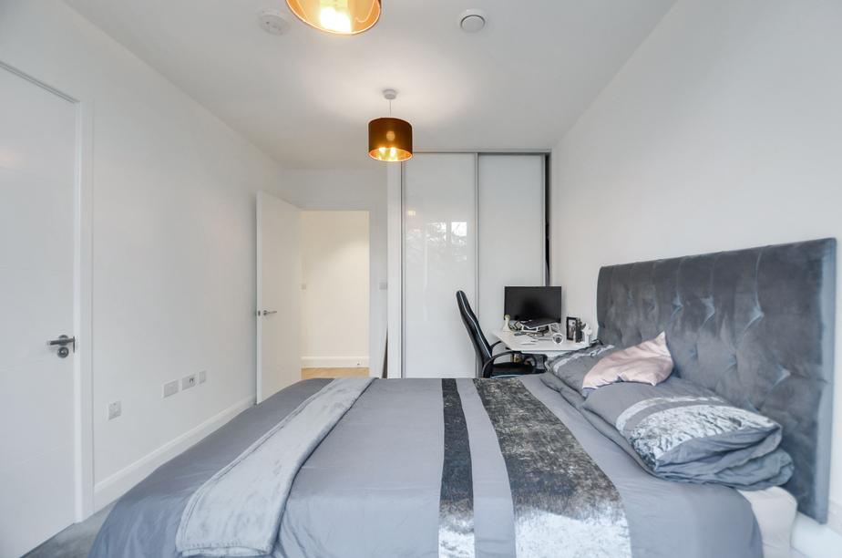 Bedroom 1 (4).jpg