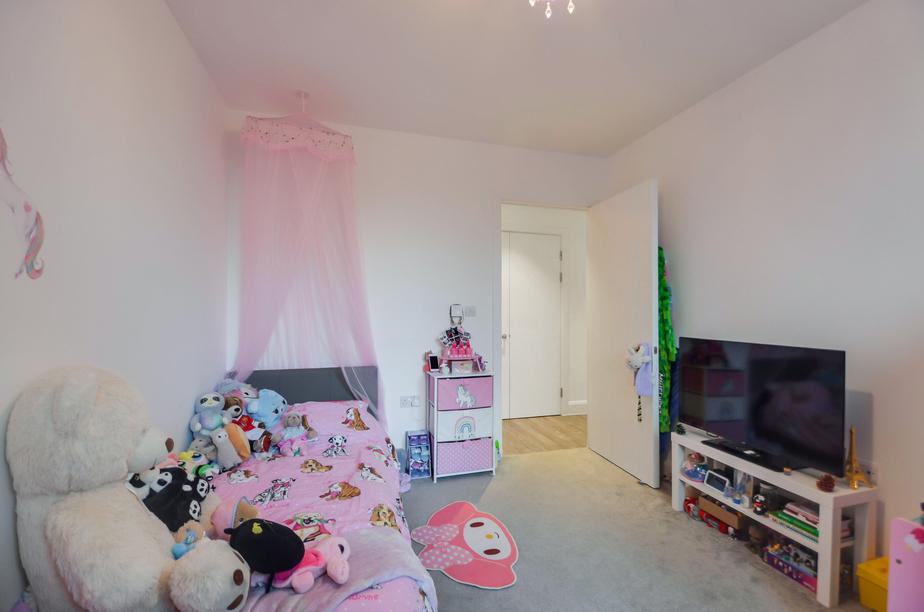 Bedroom 2  (3).jpg
