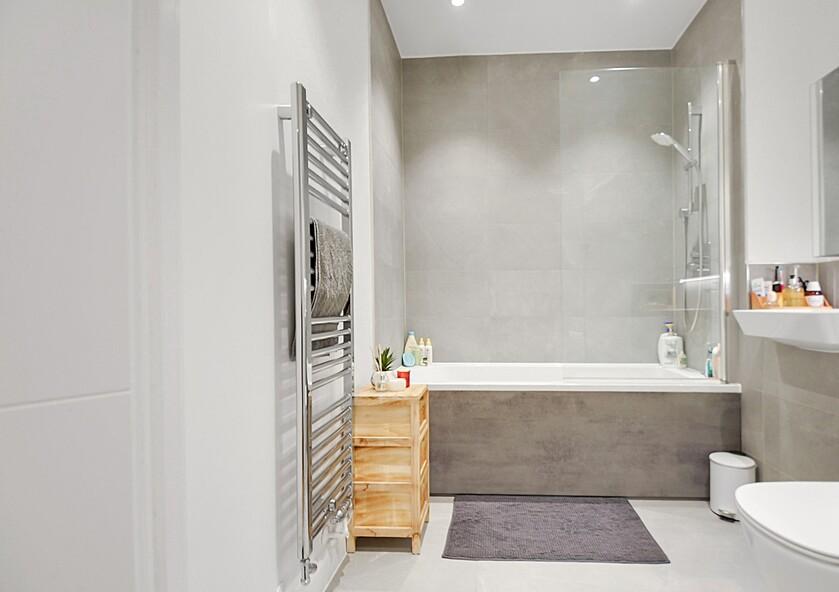Bathroom (1).jpg