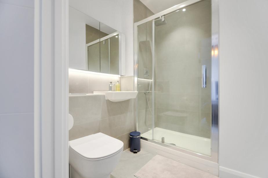 En Suite Shower Room.jpg