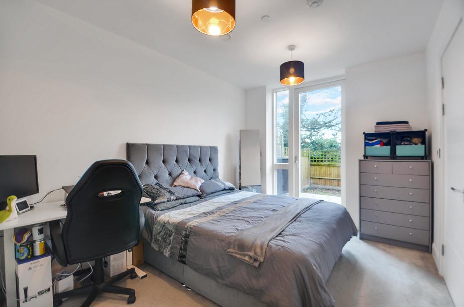 Bedroom 1 (2).jpg