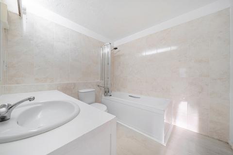 2 bedroom apartment for sale, Court Gardens, Camberley, Surrey, GU15
