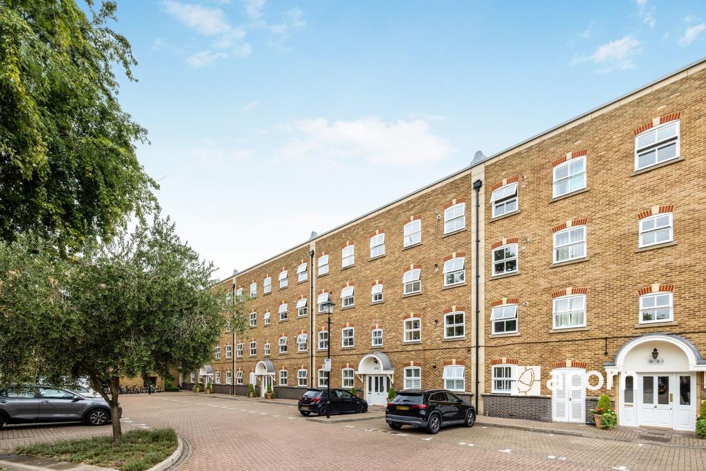Leathermarket Court