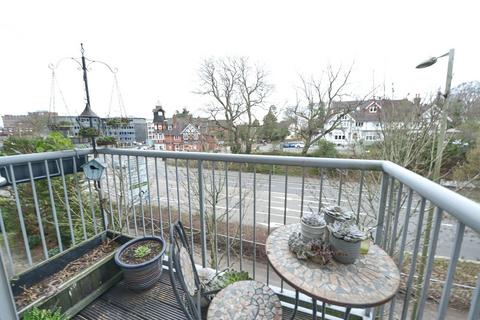 1 bedroom flat for sale, Coombe Way, Farnborough GU14