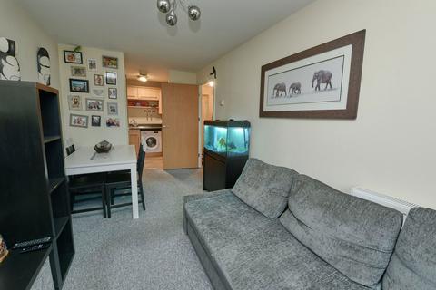 1 bedroom flat for sale, Coombe Way, Farnborough GU14
