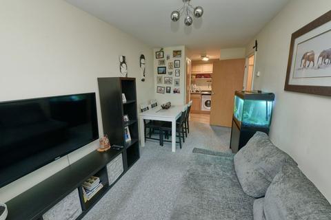 1 bedroom flat for sale, Coombe Way, Farnborough GU14