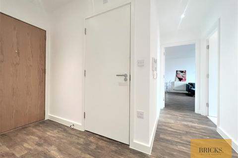 2 bedroom apartment for sale, Gubbins Lane, Romford RM3