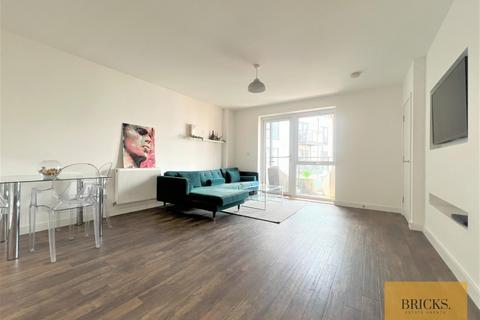 2 bedroom apartment for sale, Gubbins Lane, Romford RM3