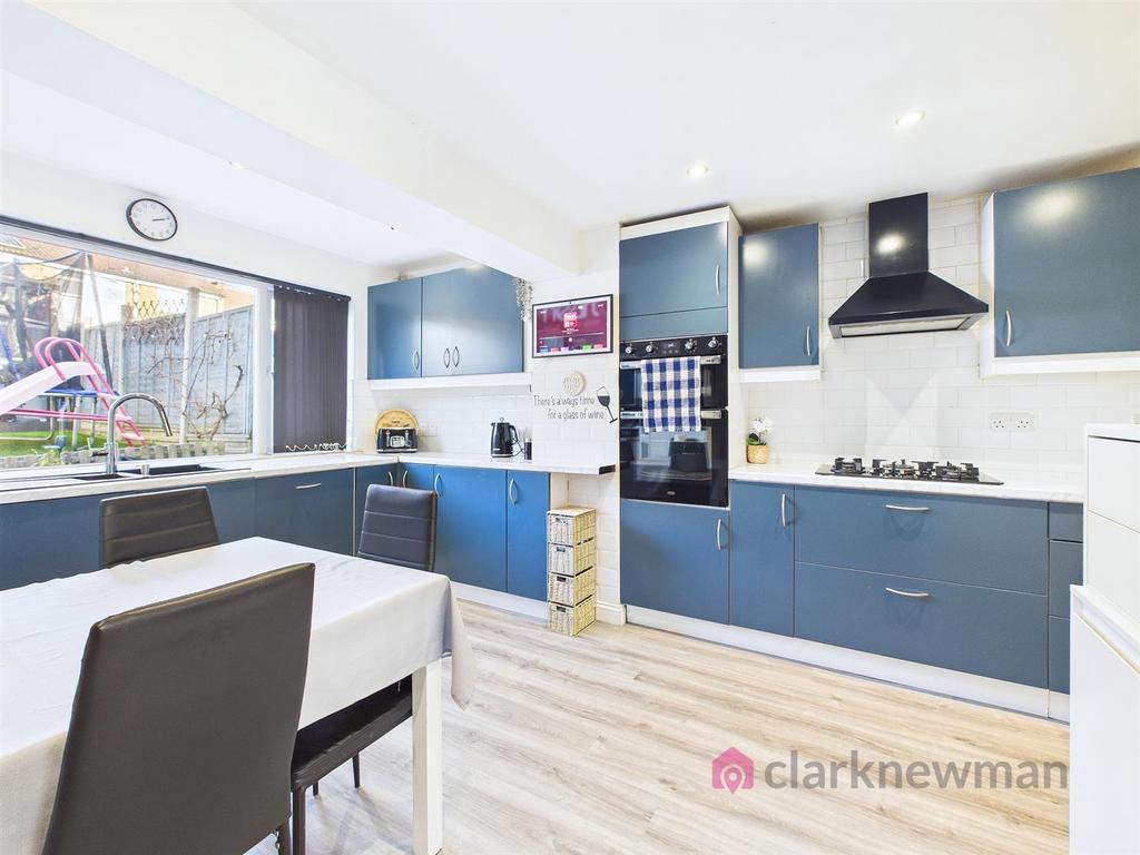 Kitchen & Dining Area