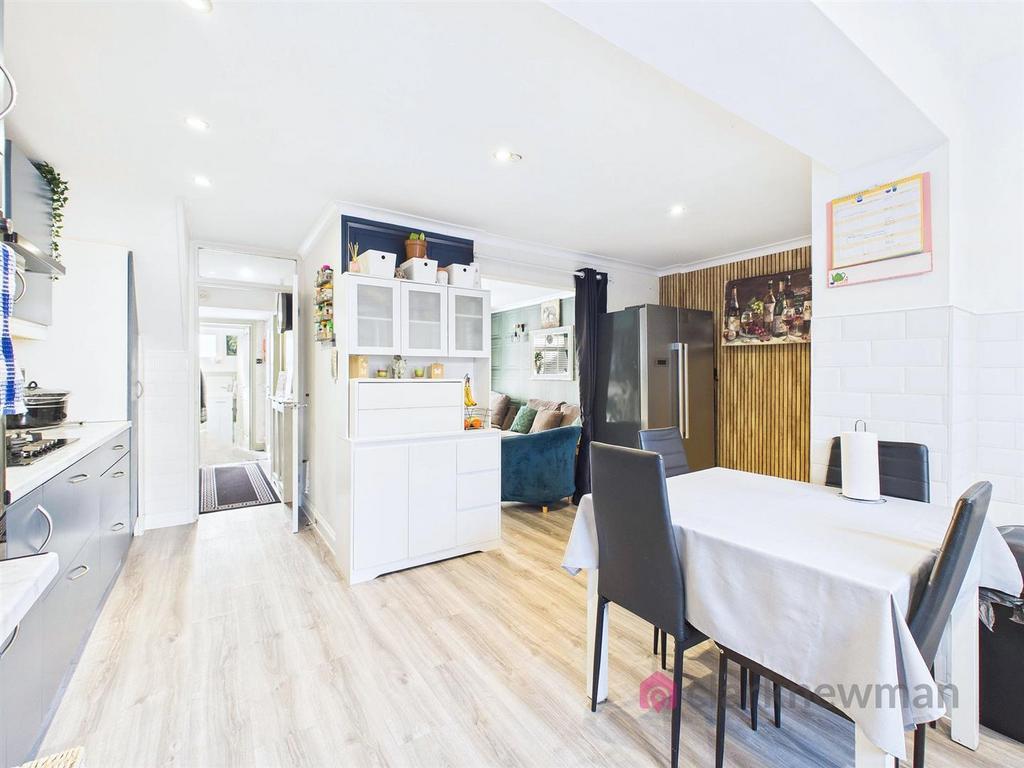 Kitchen & Dining Area
