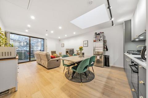 3 bedroom flat for sale, Ravenscroft Road, Beckenham, Kent, BR3