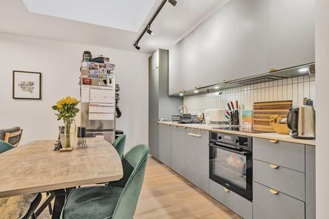 3 bedroom flat for sale, Ravenscroft Road, Beckenham, Kent, BR3