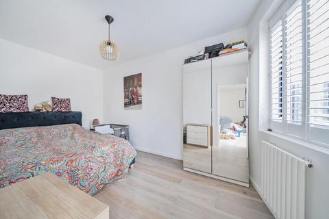 3 bedroom flat for sale, Ravenscroft Road, Beckenham, Kent, BR3