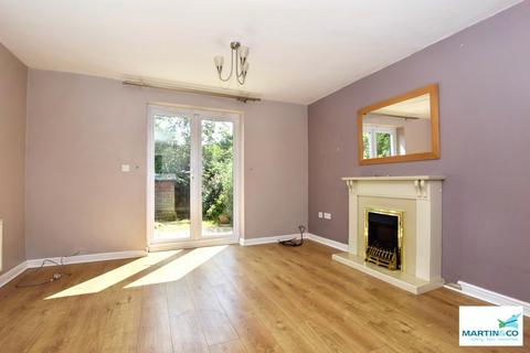 2 bedroom terraced house to rent, Canalside, Longford
