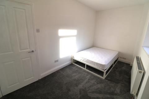 3 bedroom terraced house to rent, St Marys Road, Derbyshire SK13