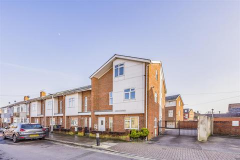 3 bedroom apartment for sale, Warren Avenue, Portsmouth PO4