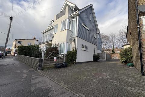 undefined, South Avenue, Southend On Sea SS2