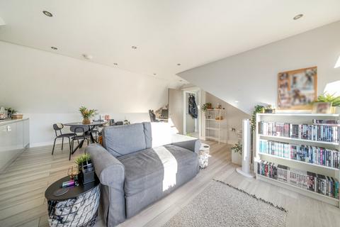 1 bedroom flat to rent, High Street, London, W3