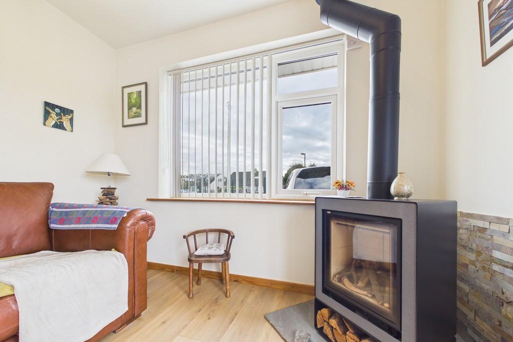 Snug/Dining Area