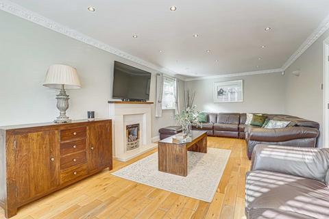 4 bedroom detached house for sale, Kimberley Road, Benfleet, SS7