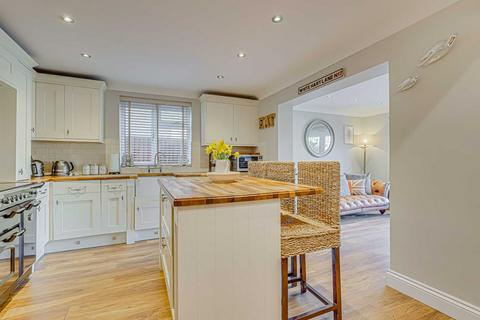 4 bedroom detached house for sale, Kimberley Road, Benfleet, SS7