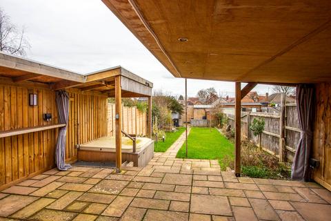 3 bedroom end of terrace house to rent, Tennyson Road, Rushden NN10