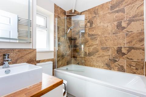 3 bedroom end of terrace house to rent, Tennyson Road, Rushden NN10