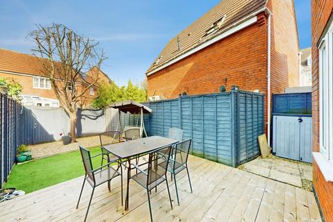 4 bedroom semi-detached house for sale, Siskin Drive, Cheltenham