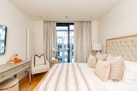 2 bedroom apartment to rent, Simpson Loan, Edinburgh EH3